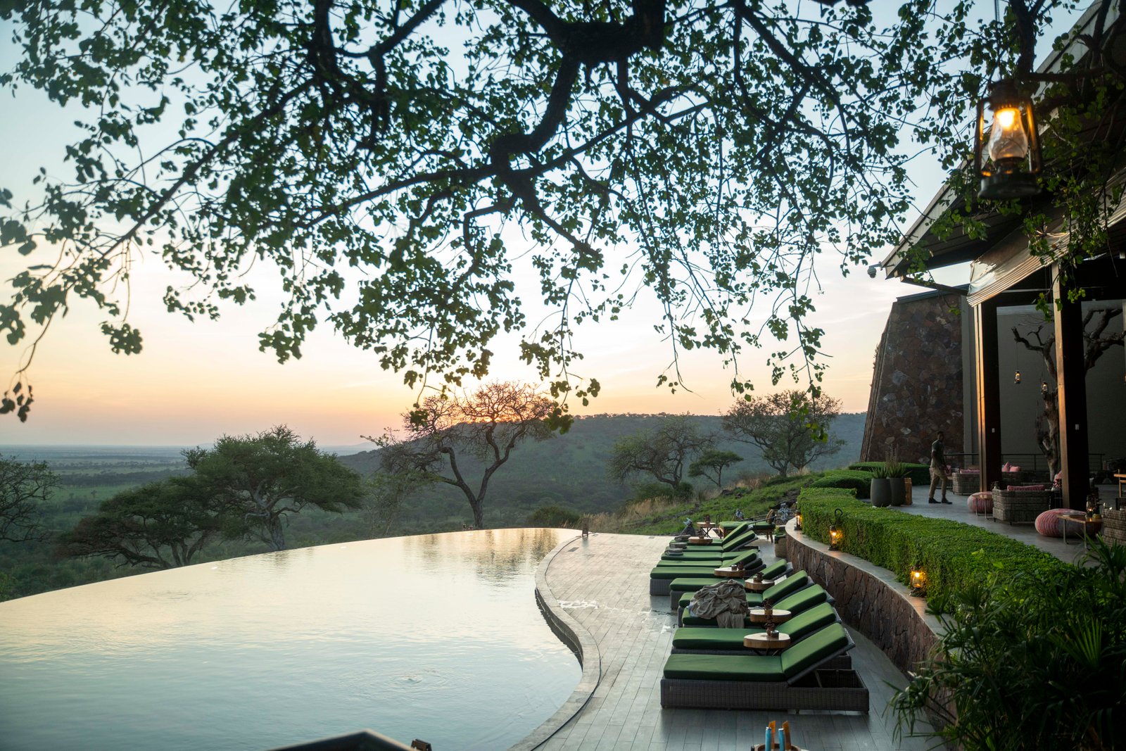 8 Day Luxury Tanzania Safari – Wildlife, Plains & Beach