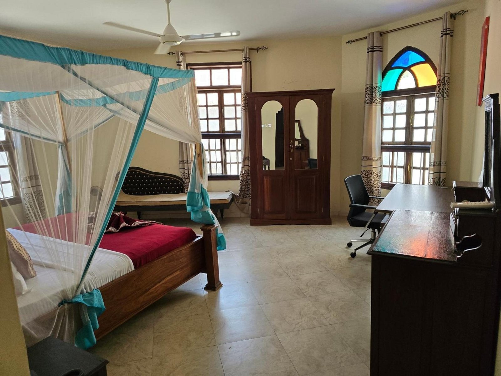 Dhow Palace Hotel - view 5